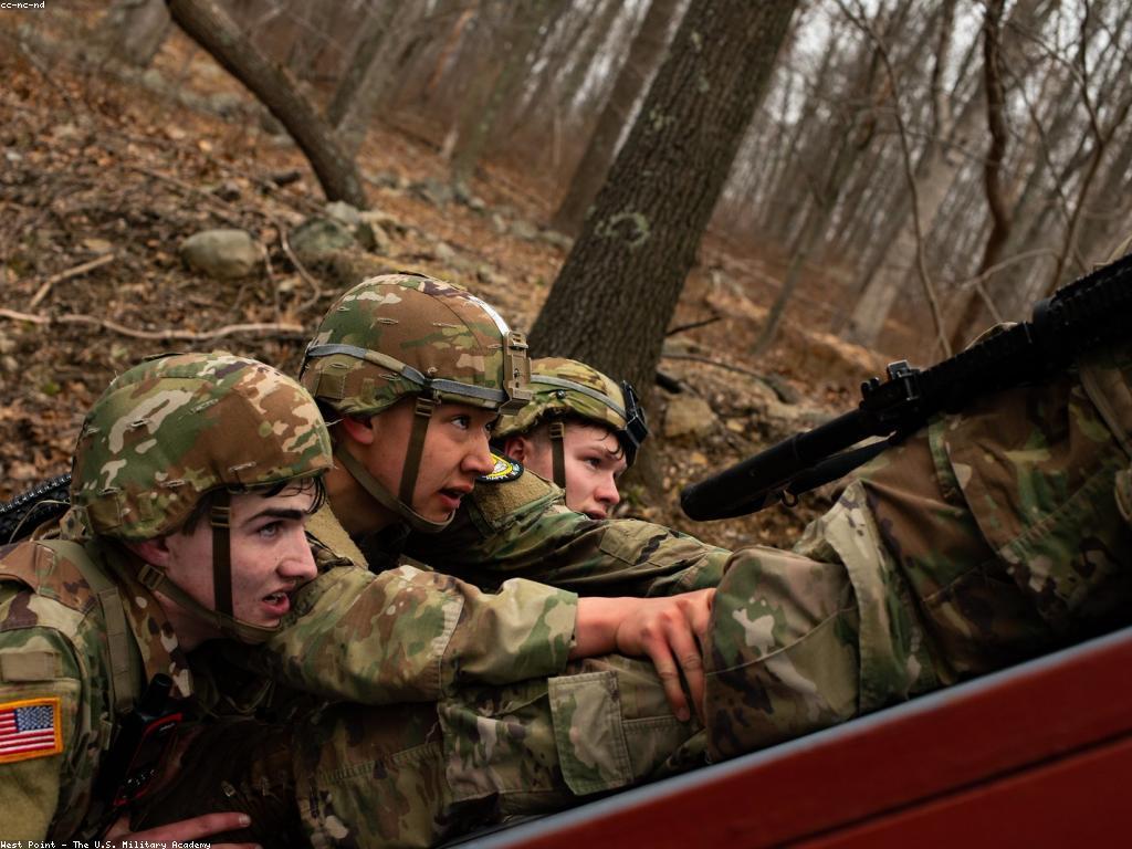 សេវាកម្ម និងការទទួលបាន